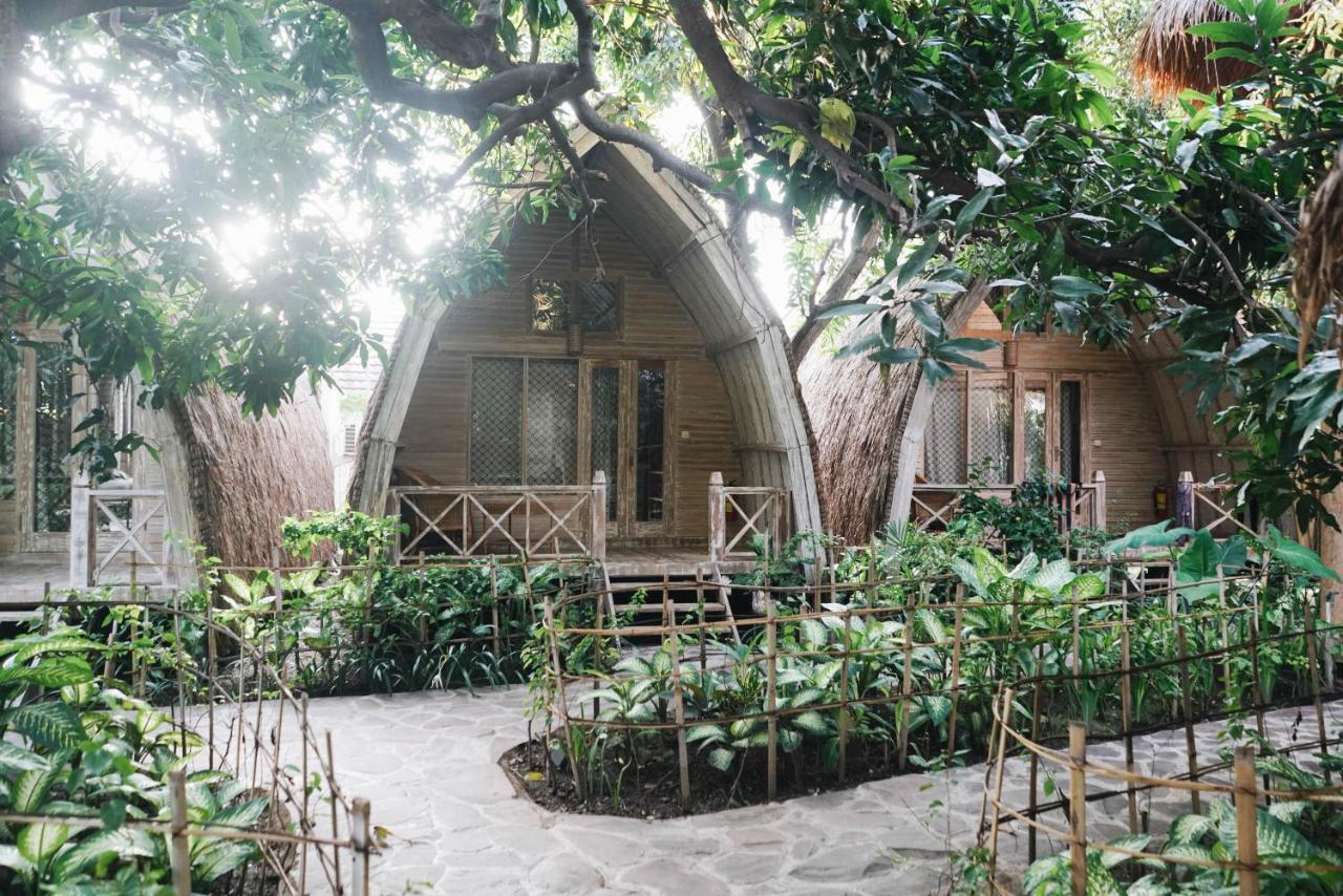 Flowers & Fire Yoga Garden Gili Air Exteriér fotografie